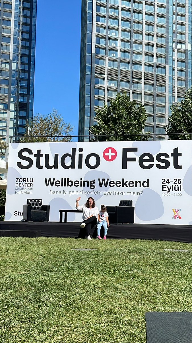 kupelicagri's tweet photo. “İlişkinizde hep fedakarlık yapan, hep ödün veren sadece sizseniz bu ilişki ne kadar sürer?” 

@gizemsurenkok bugün Zorlu Center’da @studio_canli’nın düzenlediği #StudioFest’te “Daha Sağlıklı İlişkiler” üzerine konuşuyor. 
@yakin_iliskiler https://t.co/fSI2Y1j8Ga