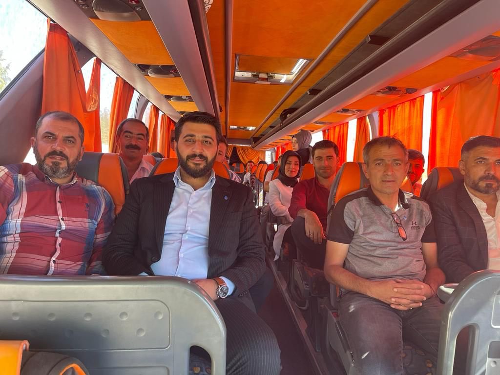 BaglaraDeva's tweet photo. Sayın Bağlar ilçe başkanımız @mesutyuksel21 ve yönetimi olarak
Demokrasi ve Atılım bugün Siirt’te!
#siirtmitingi #siirtindevasihazir #derhalbugun
Biz hep DEVA olacağız..
@erginsadullah @emin_ekmen @RizvanogluEvrim @tugbatapsiz @Baharsaygili @IhsanMerdanoglu @CihanUlsen https://t.co/9EZDf644LF