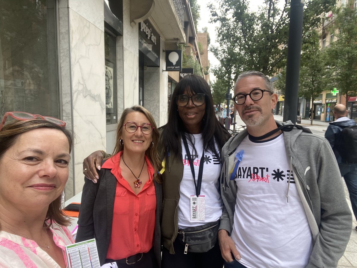 izahardy's tweet photo. La rue Bayard à #Toulouse piétonne : c’est l’expérimentation de la « Rue aux enfants » portée par @LaMaisonduVelo  Amitiés Bayard et le Bruit de la conversation : une rue apaisée, des animations, une manière de s’approprier la rue de façon inventive et créative. https://t.co/yRnl9aQFgL