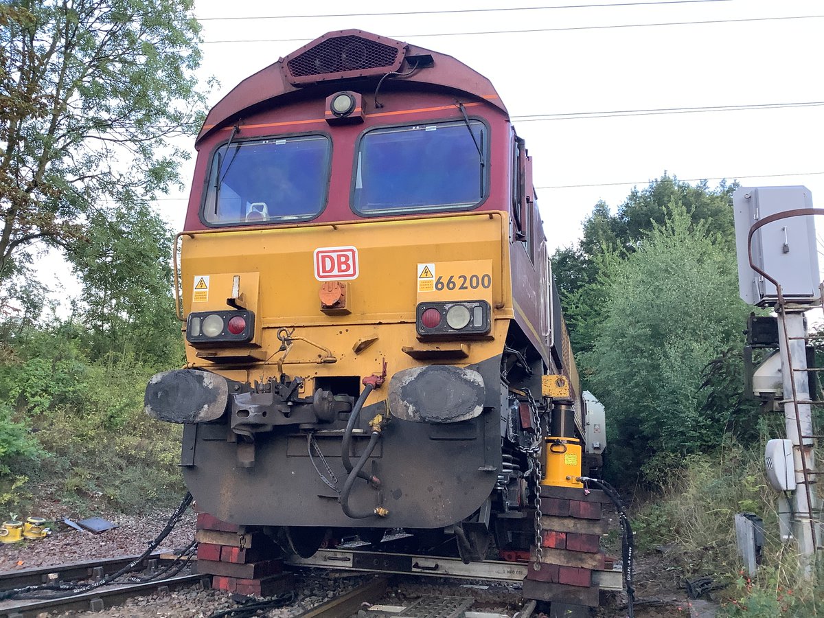 13milepost's tweet photo. ☎️<archive>  The Sunday conundrum - unable to move forward as Will foul Mainline + bogies over 2 separate  tracks unable to move back as buffer locked ,unable to use crane 🪝 cables above - locomotive  weight  127  tonnes🐘 The  fine  art  of #Breakdown &amp;  #Recovery   #ReRailing https://t.co/GQMcKi2agR
