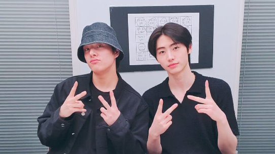 sjypouts's tweet photo. jakehoon first                  jakehoon latest
live :                                   live : https://t.co/riInCoHUA7