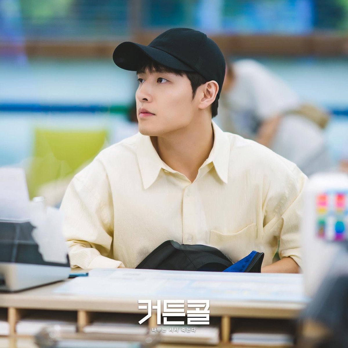 21_soLbtHN's tweet photo. 같은 드라마 맞나요 https://t.co/mq6xH62Stq