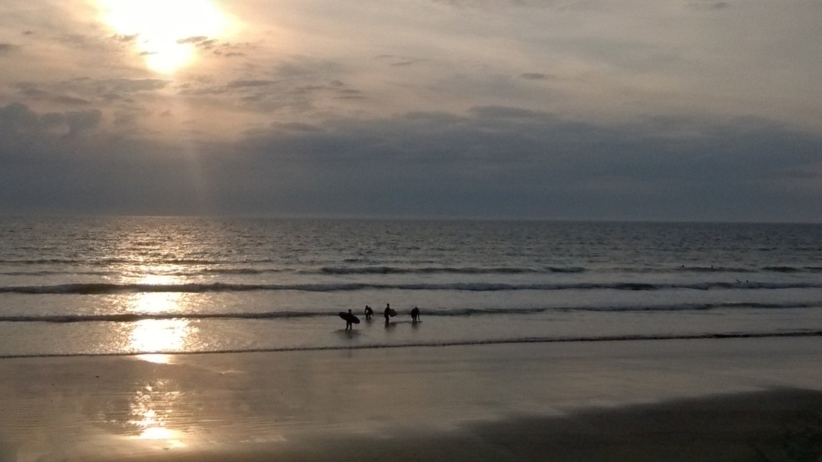 AndrewC27229990's tweet image. #sunsetsurfing