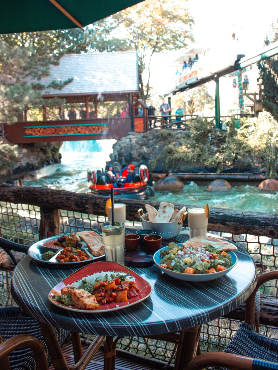 europa_park's tweet photo. Nimm deinen Teller mit auf eine Reise um die Welt bei SPICES - Küchen der Welt! 😋🌍 Indien, Marokko, Südafrika... Entdecke jetzt im Park das neue Best-of-Menü und probiere alle deine Lieblingsspezialitäten der letzten Jahre! 😍 https://t.co/oLzHKRQKbF