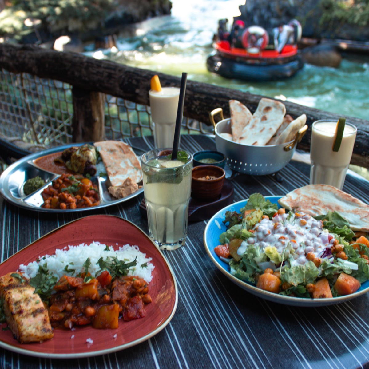 europa_park's tweet photo. Nimm deinen Teller mit auf eine Reise um die Welt bei SPICES - Küchen der Welt! 😋🌍 Indien, Marokko, Südafrika... Entdecke jetzt im Park das neue Best-of-Menü und probiere alle deine Lieblingsspezialitäten der letzten Jahre! 😍 https://t.co/oLzHKRQKbF