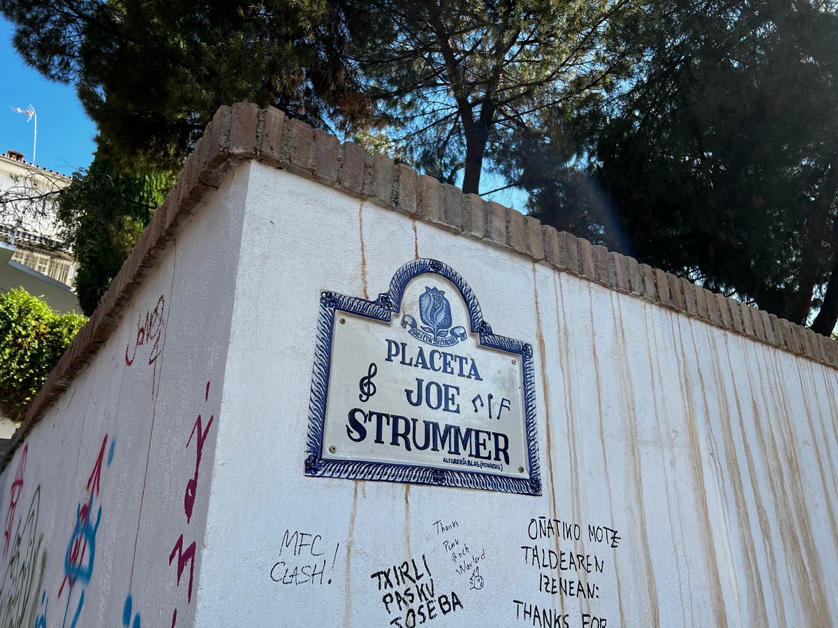 jseraf's tweet photo. there’s a Joe Strummer Square in Granada, Spain https://t.co/tPJMvyJfgG