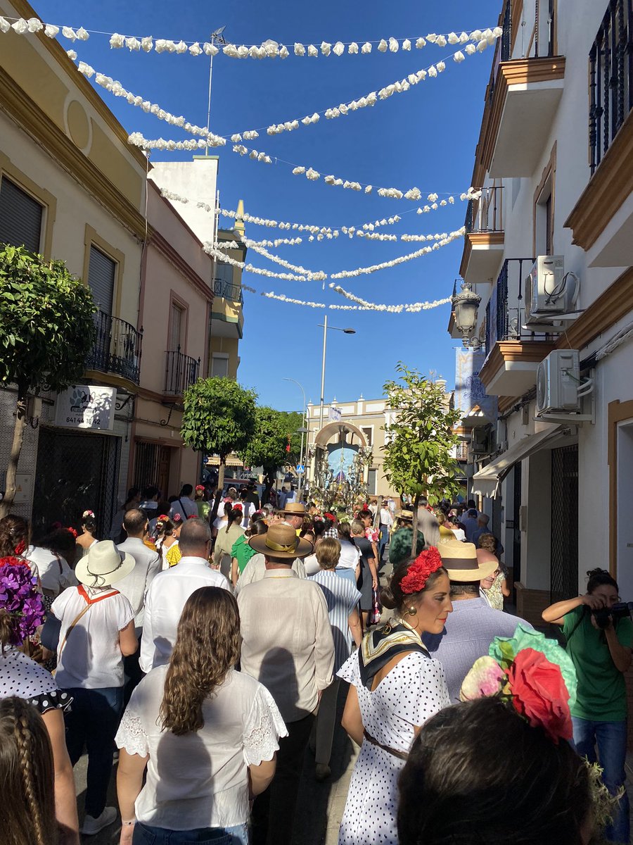 RicardoS2019's tweet photo. Hoy no podré acompañar con mis hermanos romeros de #MairenaDelAlcor al Simpecado de su Patrona, Nuestra Madre de los Remedios, hasta el pinar de La Salve.
Por ocupaciones del cargo este año no recorreré como siempre los caminos al lado de Ella.
Hay cargas que a veces pesan mucho. https://t.co/8GEt16xinJ