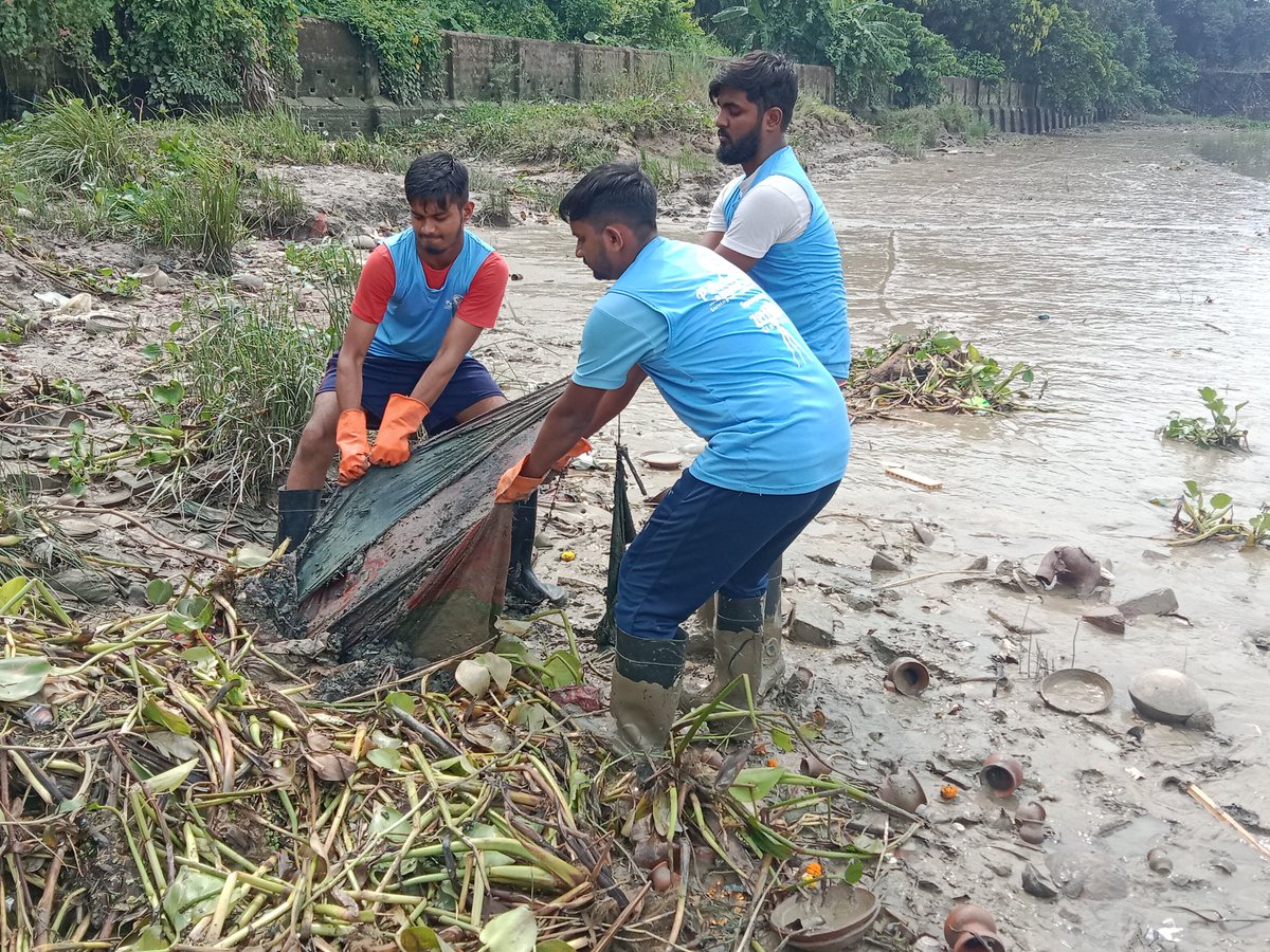 Pahchanfoundat1's tweet photo. #InsanTeriGangaMaily #week87
Our message is loud and clear #CleanTheRiver, #WorldRiversDay on September 25, 2022. Volunteers of the organization collected almost 250 Kg of garbage today...https://t.co/3W9NN1wMxV
@tdh_de
#PahchanFoundation #Titagarh #climatechange #climatecrisis https://t.co/n1Lznhw8fl