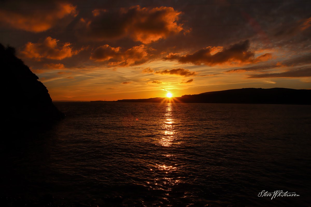 stevewhiterave1's tweet photo. Sunrise Helwell bay, Watchet, Somerset just after  7am this morning.
#sundayvibes #sunrise #photography #photooftheday #ThePhotoHour https://t.co/dBAlC1X6K2