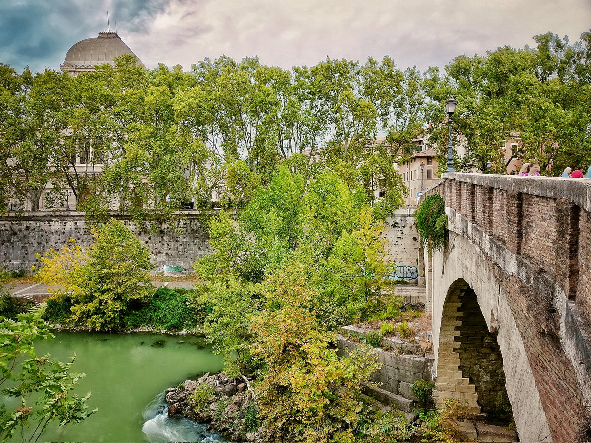 Ponte Fabricio, è un ponte di Roma sul fiume Tevere, costruito nel 62 a.C.
Ben conservato, è il più antico della capitale esistente nella sua caratteristica.

#gius01pal #giuseppepalladino #lazio #regionelazio #roma #rome #photography #volgoitalia #vivoitalia #oppo  #24settembre