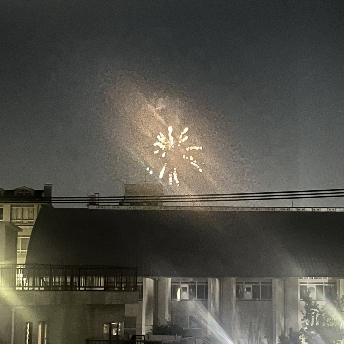 Kaiu2004's tweet photo. 家から花火見えた
撮り方下手 https://t.co/7FG1bnexrt