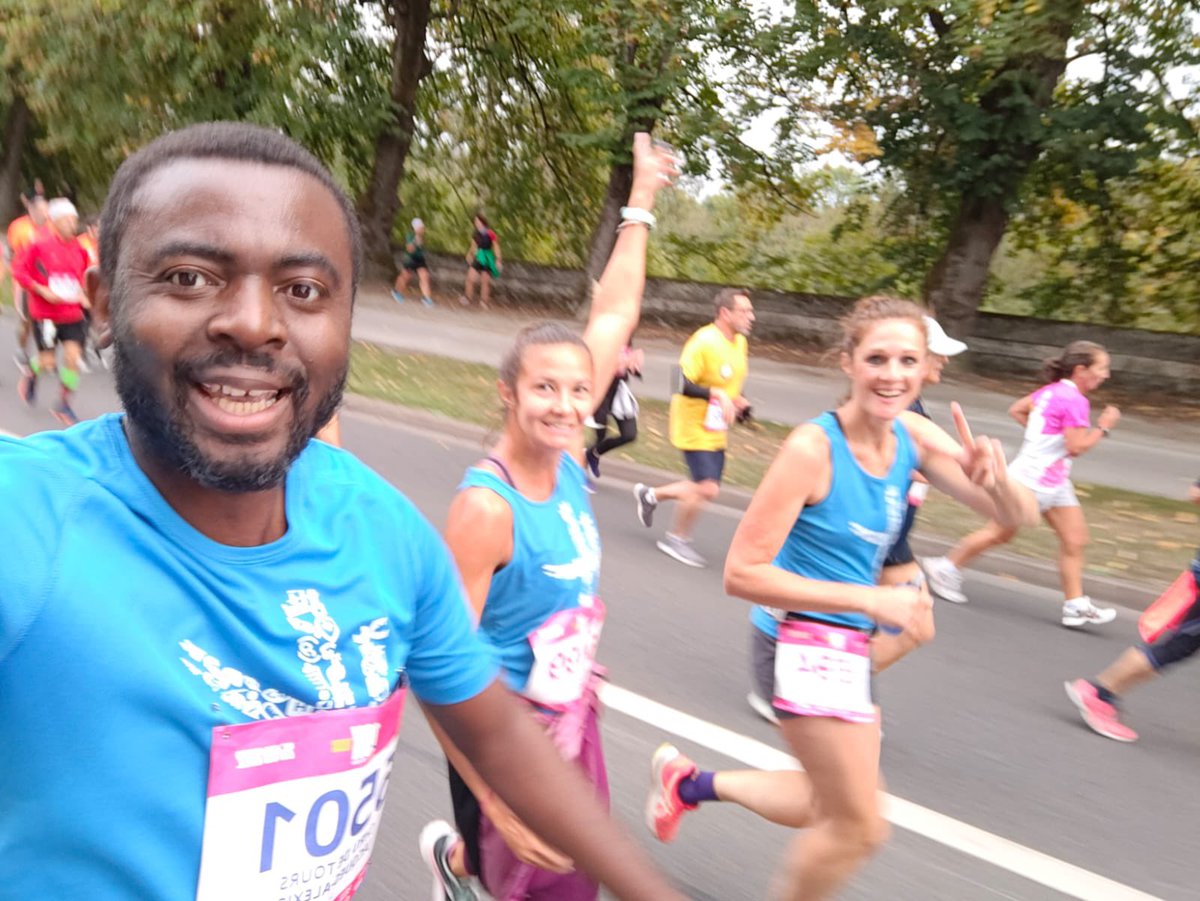 Ça court aujourd’hui pour l’équipe <a href="/GeriatrieTours/">GériatrieTours</a> au <a href="/Marathon_Tours/">Marathon, 10 et 20 km de Tours</a>  🏃🏾🏃‍♀️

#BienCourirPourBienVieillir 😜👍

Bravo à toute la team 👏👏

<a href="/CHRU_Tours/">CHRU de Tours</a> <a href="/villedetours/">Ville de Tours</a> <a href="/ERVMAcvdl/">Gérontopôle_ERVMA Centre-Val de Loire</a> <a href="/BertrandFougere/">Bertrand Fougère</a> <a href="/LeglandSarah/">Sarah Legland</a> <a href="/A2Btwitt/">Adeline</a> @UnivTours <a href="/Prvst_Lea/">Prévost Léa</a> @LaSFGG