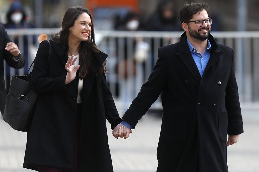 latercera's tweet photo. #LTDomingo | El plan de salida de Irina Karamanos. La coordinadora sociocultural de La Moneda ya definió que dejará el cargo en el corto plazo, apenas termine la fórmula para que las fundaciones que preside tengan domicilio en otros ministerios https://t.co/WqoknhQkaF https://t.co/AJwC3TXMf8