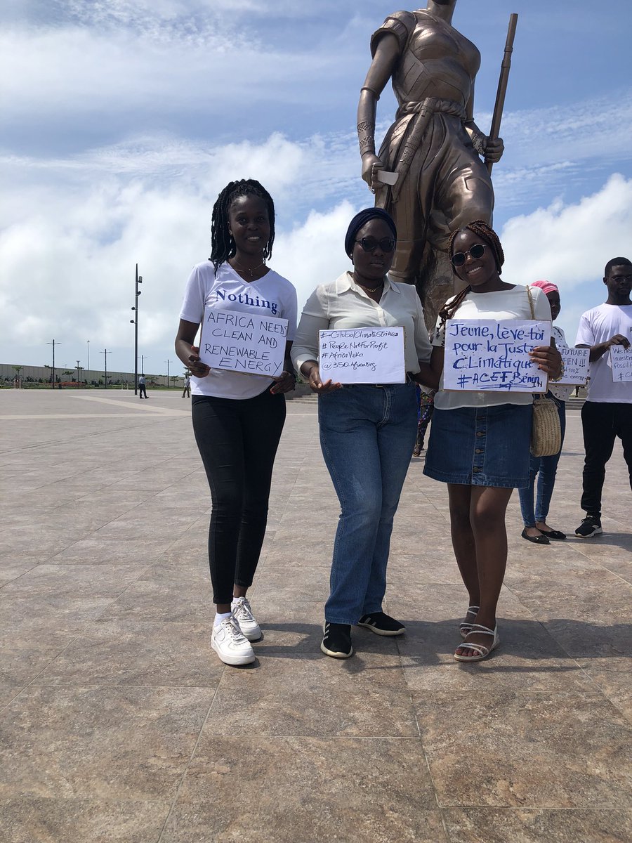 HOUEDIKINAlexa3's tweet photo. Nous croyons en un climat sûr et un avenir meilleur☺️

CLIMATE JUSTICE NOW!!!
#350africa
#GlobalClimateStrike 
#FridaysForFuture 
#PeopleNotProfit https://t.co/mdSEOt36BS