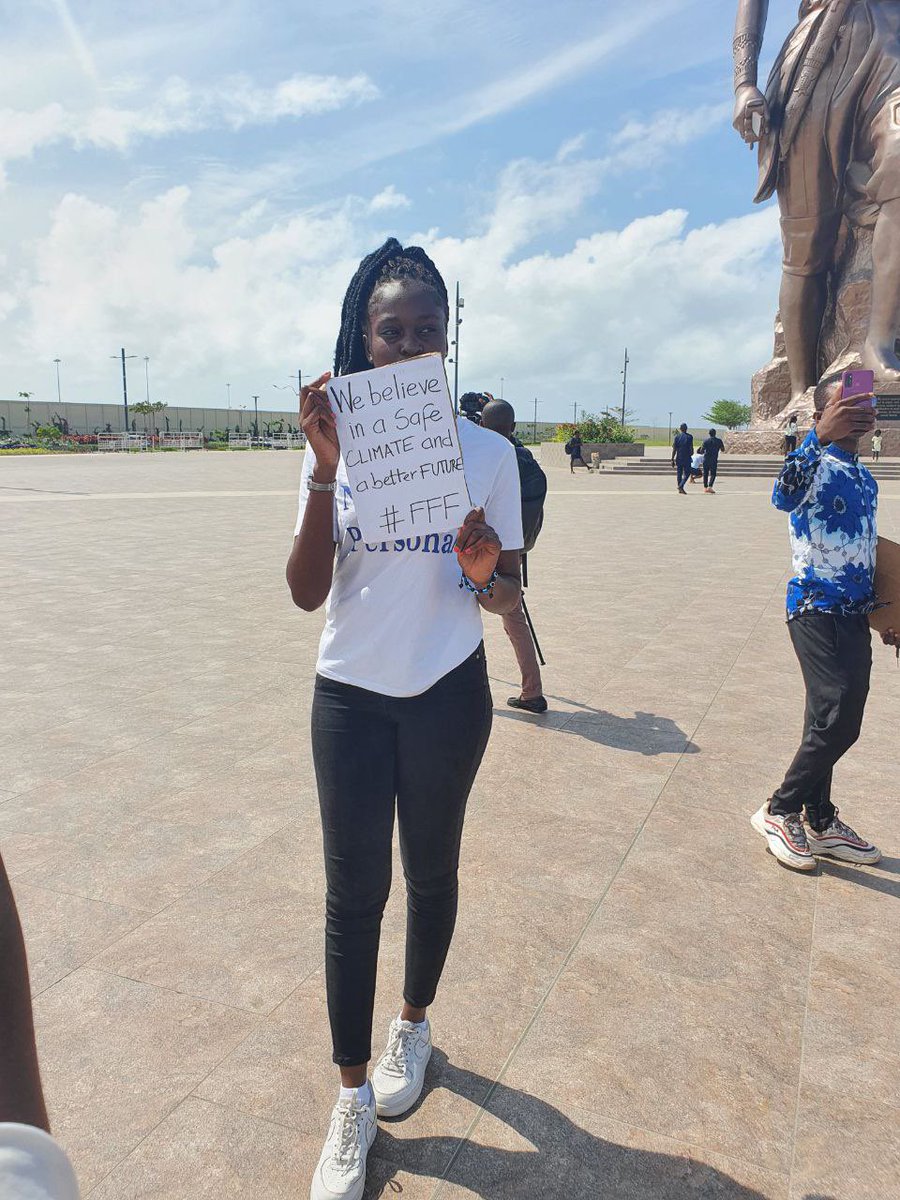HOUEDIKINAlexa3's tweet photo. Nous croyons en un climat sûr et un avenir meilleur☺️

CLIMATE JUSTICE NOW!!!
#350africa
#GlobalClimateStrike 
#FridaysForFuture 
#PeopleNotProfit https://t.co/mdSEOt36BS