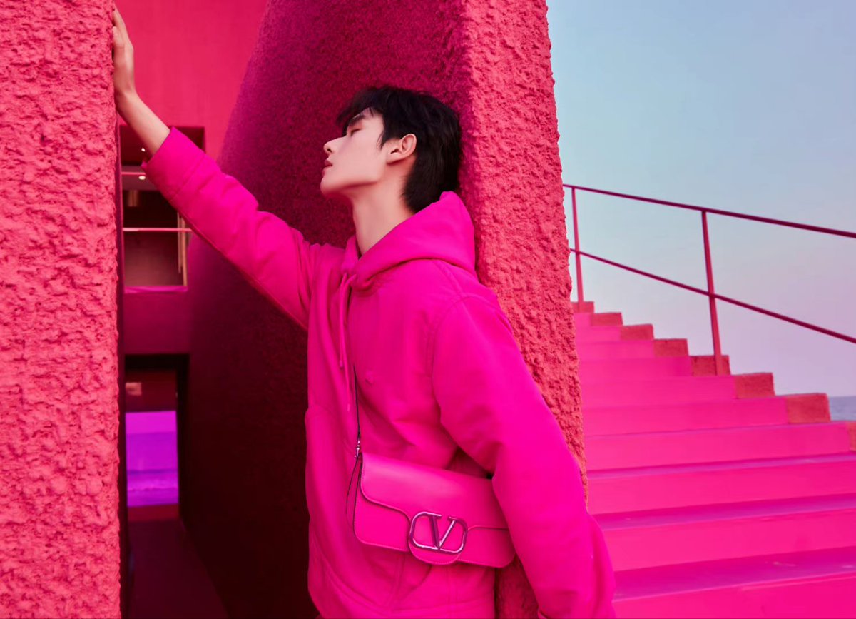 parkeunhwa3991's tweet photo. 47* ภาพน้องนายจากแอคช่างภาพค่ะ เปิดตัว Valentino Pink PP จร้า
©https://t.co/3BTp4Pa6gv
NNINE VALENTINO SHOW
#ValentinoPinkPPCollection
#ValentinoxNine
#Valentino
#INTO1Nine
#INTO1GaoQingchen
#INTO1
#นายท่านกรชิต
#高卿尘 https://t.co/fb4LrM3k7B