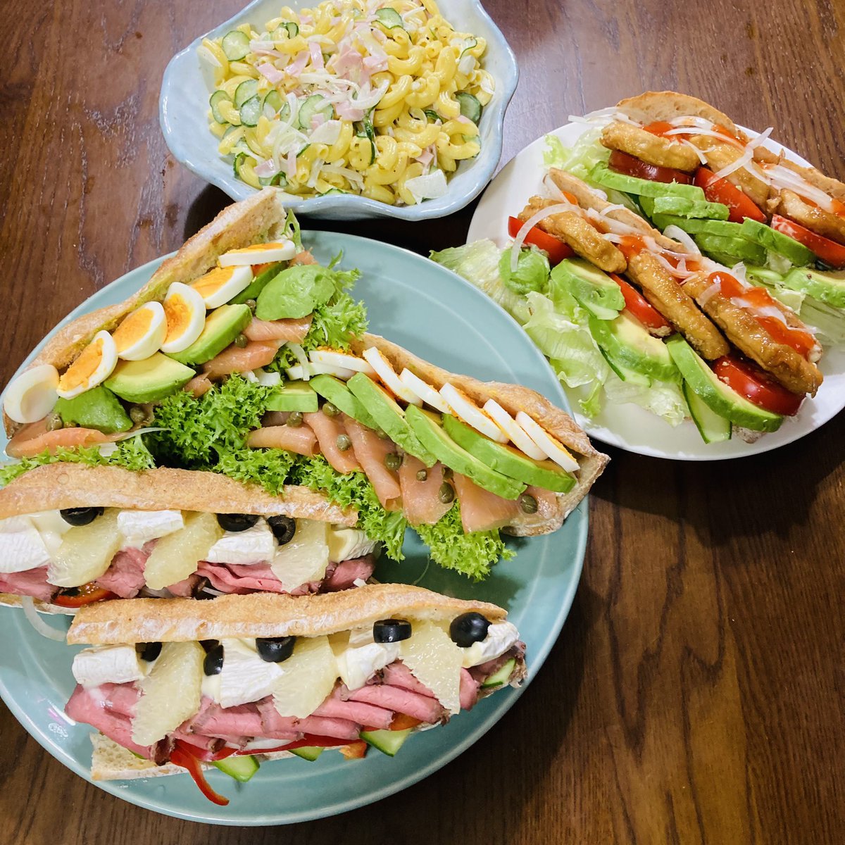 息子に誕生日の料理は何がいいかと聞いたら 豪華なサンドイッチかな というので 母の本気サンド を作ってみた すごいな 母の本気と愛だ Togetter