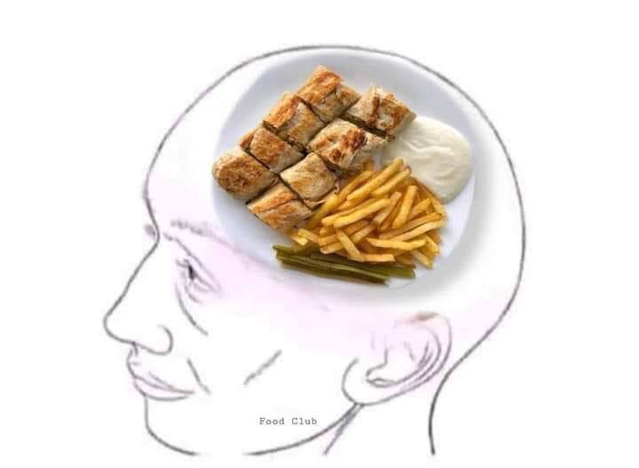 الناس تخدم عشان يبنوا مستقبلهم ويلموا فلوس ويكونوا اسرة كريمه 

انا اللي نفكر فيه