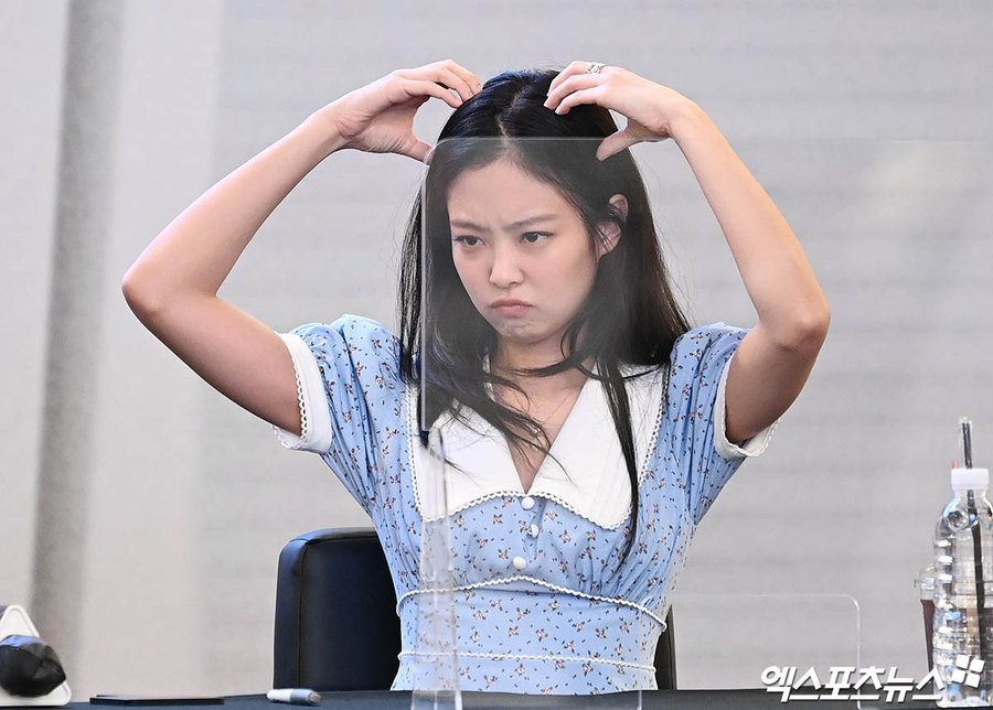 jenlisastruggle's tweet image. 😭