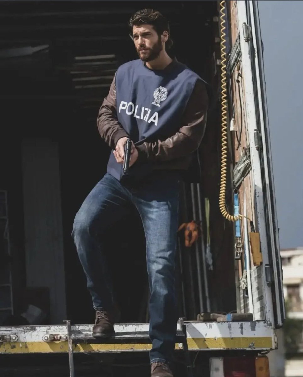 CanYamanMedia's tweet photo. 📸NEW| #CanYaman as #FrancescoDemir 💜in #ViolaComeIlMare https://t.co/KJXZVBsXgz