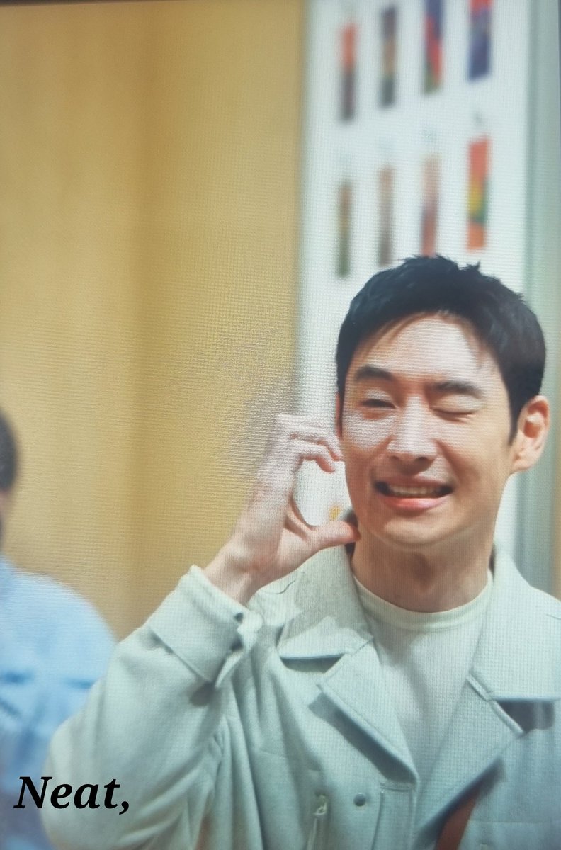 220925 대전 신세계 백화점 리모와 행사
이제 반쪽하트 장인임🫶😉

#이제훈 #leejehoon