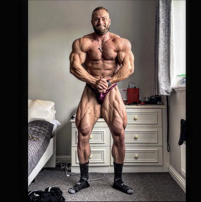 Who&rsquo;s ready to see a show? 3 weeks out 💪🏽🏆🇬🇧 https://t.co/6Ue2NiXMJQ<a href="/tag/armday"class="tags"><span>#armday</span></a>