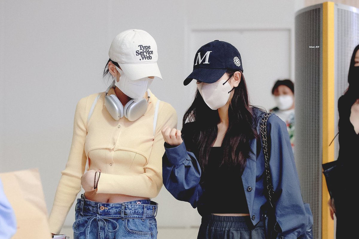 witheunbo's tweet photo. even their height difference look so perfect 🐶🐰 https://t.co/uvQbg7ZNdX