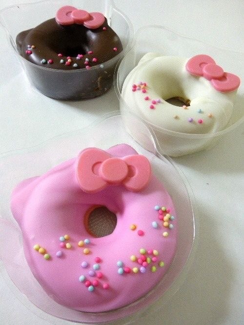 sanriodaily's tweet photo. hello kitty doughnuts 💫
which one are you having? https://t.co/Lwx60bkb8t