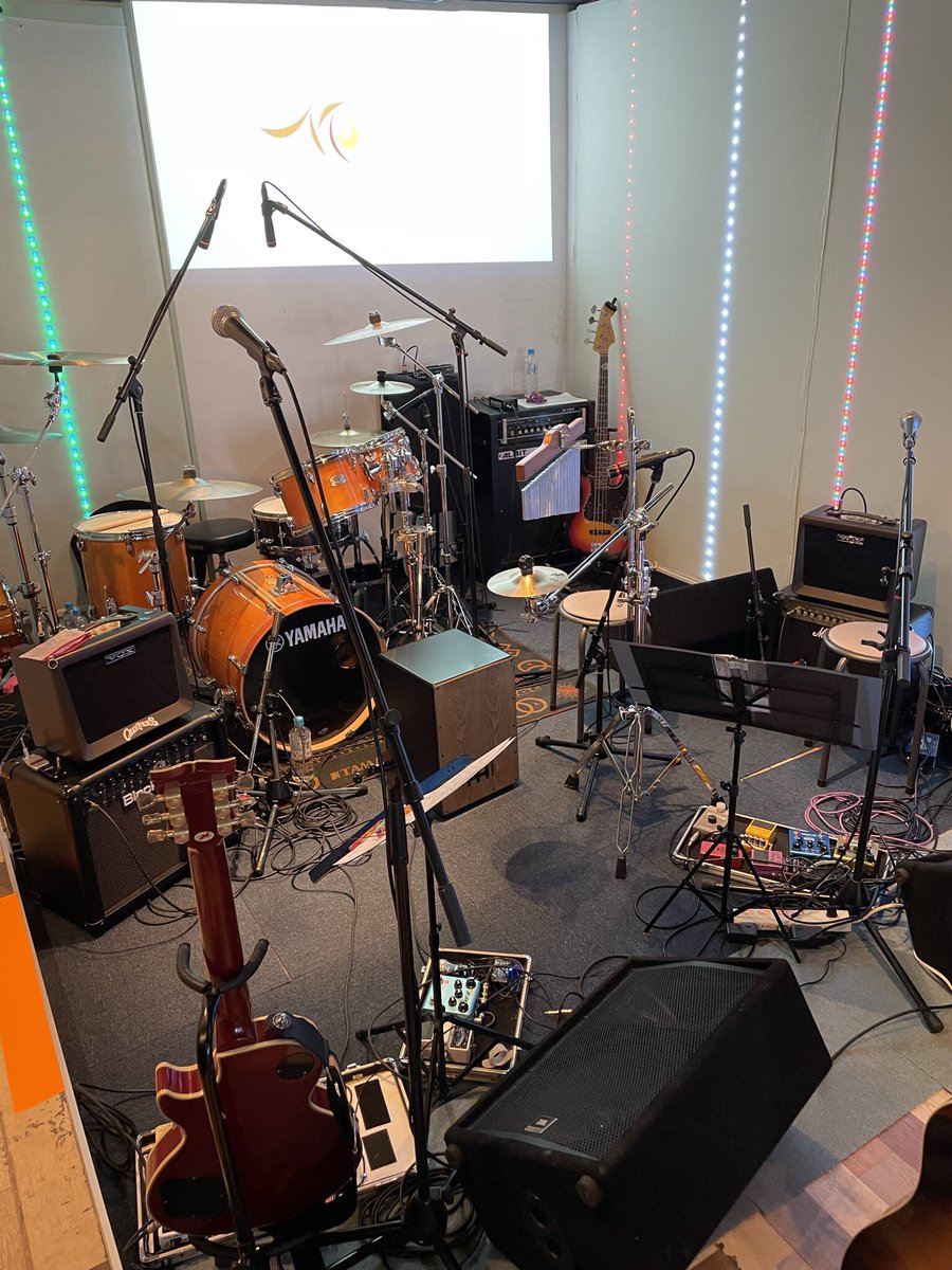ToyotaExit's tweet photo. 9月24日名古屋Moonstone（@daichinomegumi5） でCheepers（@cheepers_info 、@Cheepers_51、 @cheepers217049）の
サポートとしてベース、ドラムで参加させて頂きました。
ロックでアツい夜になりました。参加させて頂きありがとうございました！ https://t.co/cF9Wln8mLy