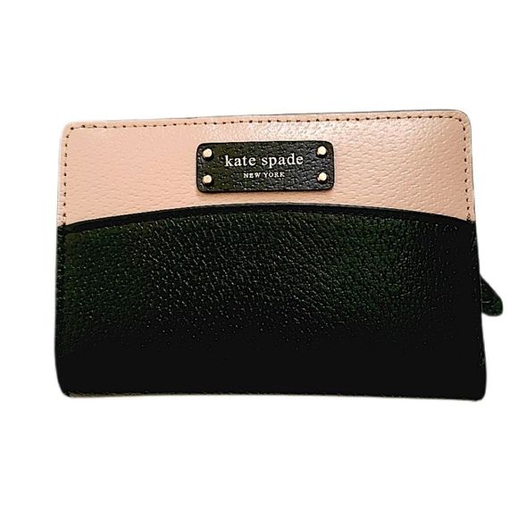 UnicholeCo's tweet photo. So good I had to share! Check out all the items I'm loving on @Poshmarkapp #poshmark #fashion #style #shopmycloset #stjohn #ivivva #katespade: https://t.co/zIGnmsDtkX https://t.co/jfSi2CwAxf