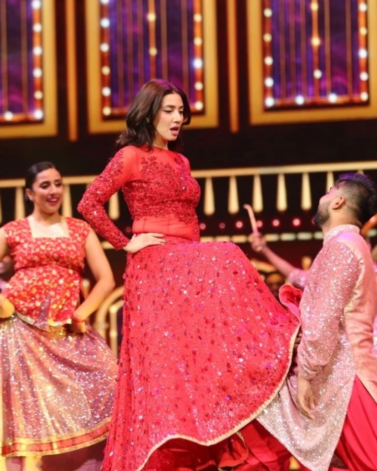 thestyleforward's tweet photo. The superstar Mahira Khan and the dashing Bilal Ashraf mesmerizing performance at the Kashmir HUM Awards 2022, Canada.
#HUMAwards #8thHUMAwards #HUMTV #HUMPR #AwardsShow #HUMTV https://t.co/CTXxbYhpZv