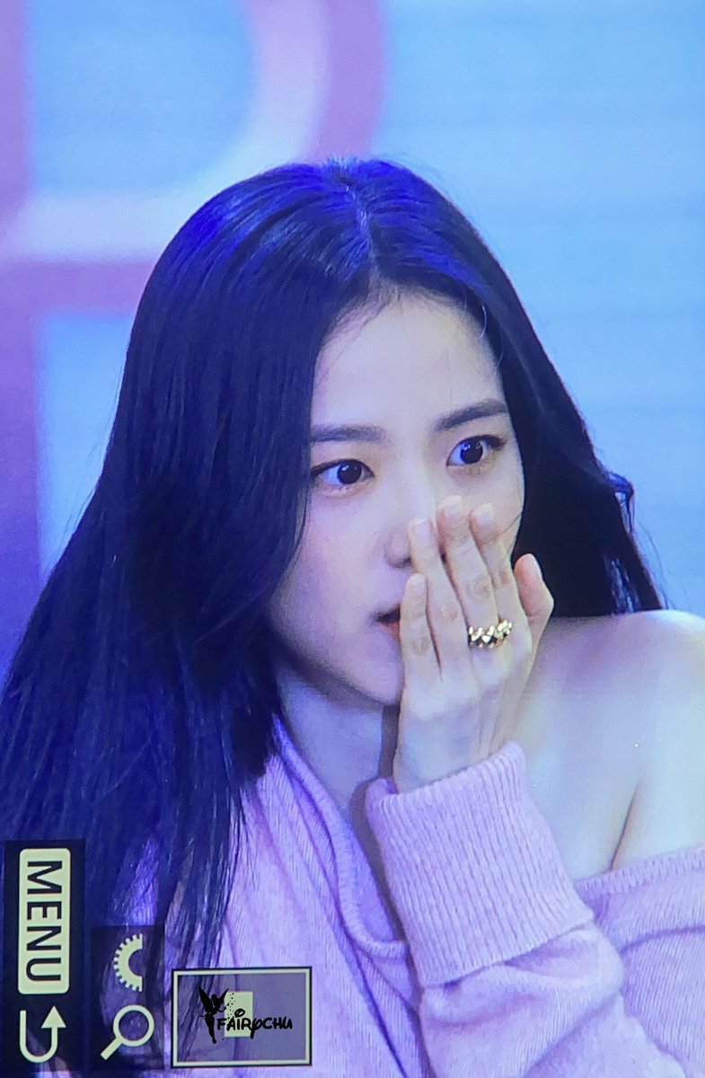 kale_0o's tweet photo. "Jisoo aku menang arisan" https://t.co/3Tz0I78F76