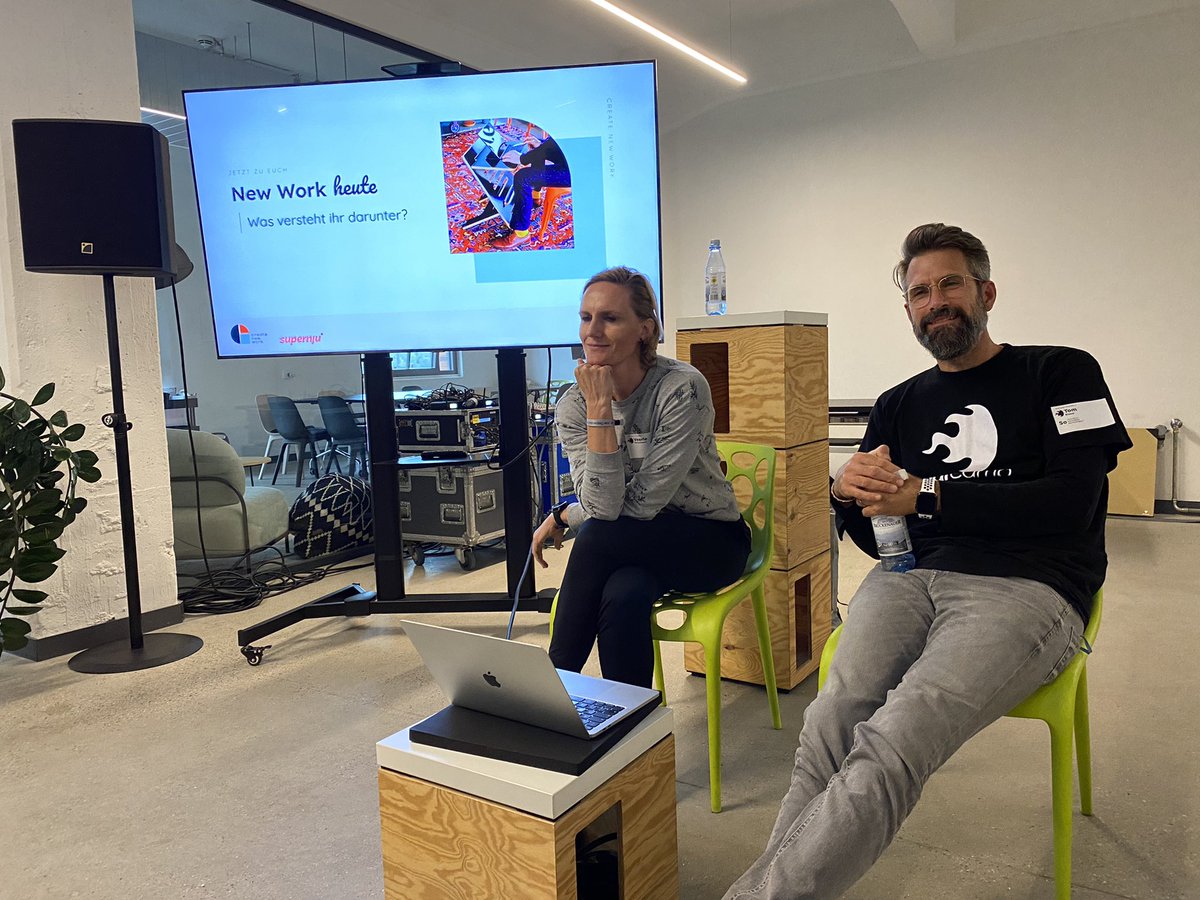 solvesconflicts's tweet photo. @bc_rm  wieder eine coole Diskussion über New Work! Was macht es so schwer, das umzusetzen und welche Rolle spielt Vertrauen… @thomasklose #bcrm22 https://t.co/gLTZkkX1pR