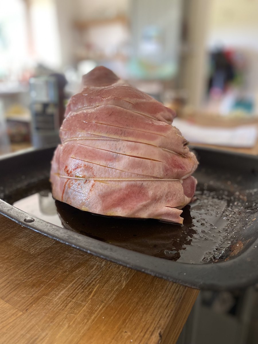 sophieaplin's tweet photo. Home reared 🐖
outdoor reared 🌱
minus the last few weeks when they were being total knobs I couldn’t keep them behind ⚡️ electric
#roastincoming #homereared https://t.co/80vUDz62kV