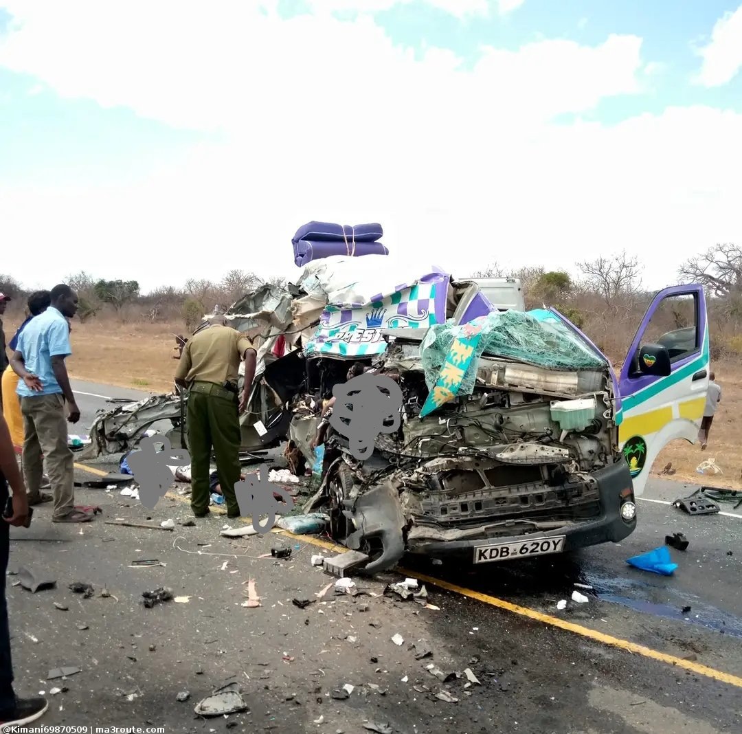 a3Route's tweet photo. 13:35 Watu kadhaa wamepoteza maisha yao kwa ajali hapa Mtito Andei. Nairobi to Mombasa Highway.  https://t.co/9Rb5f7RUr4 via @Kimani69870509