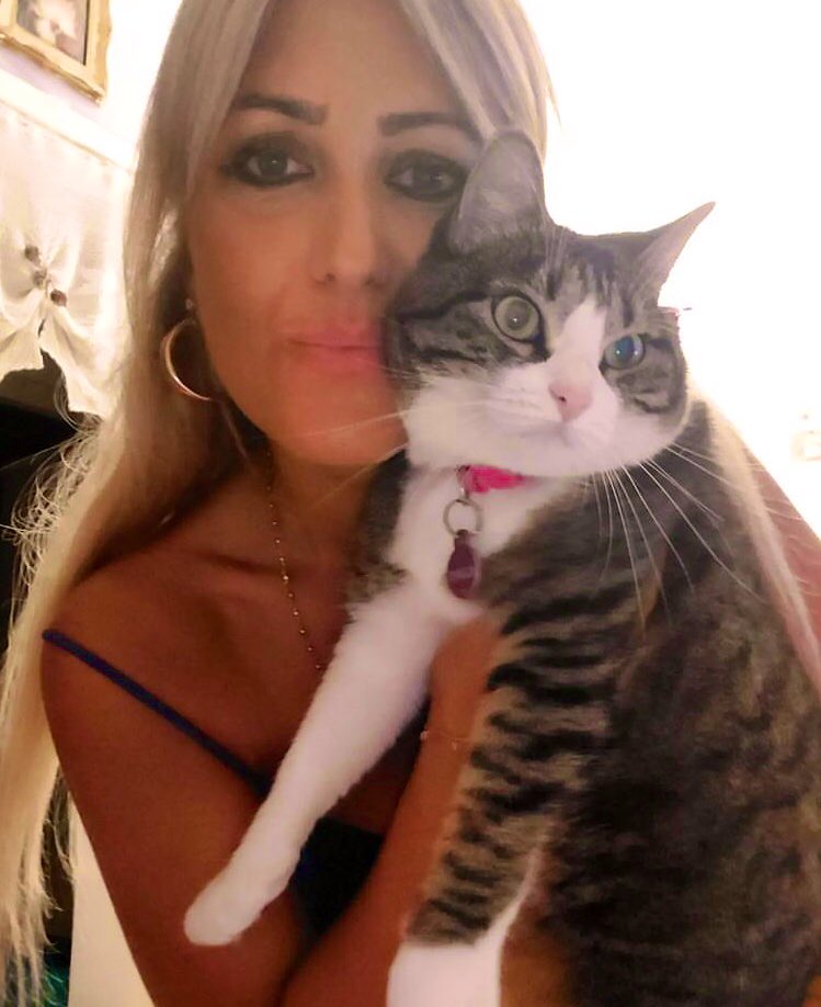 #loveanimals 🦚
💧I firmly believe that animals can teach many things about love better than many human beings.

Wish you a fresh and lovely day 🔆
#NFT #NFTshill #sundayvibes #NFTfamily #roundantart #life #lifestyle #happy #home #CatsOfTwitter