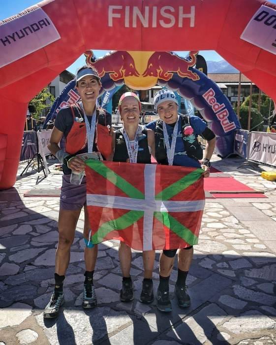 OIHANA AZKORBEBEITIA NAGUSI MUNDUKO KOPAKO PIRIN EXTREME LASTERKETAN, BULGARIAN. Berarekin batera, beste bi euskal herritar igo ziren podiumera, Sandra Sevillano santurtziarra eta Maite Maiora mendaroarra. Argazki hauek zabaltzea guri dagokigu!!💜💪🏾#mundukokopa #bibazuek