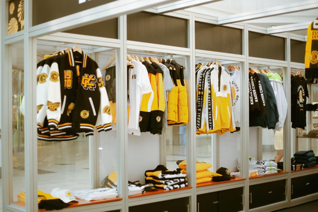 KaizerChiefs's tweet photo. Come through to Southgate Mall and visit the Urban Edition Locker Room situated on the ground floor for this exclusive merchandise ❤✌🏾  #KCUrbanEdition #Amakhosi4Life https://t.co/fDvAMQLvGZ