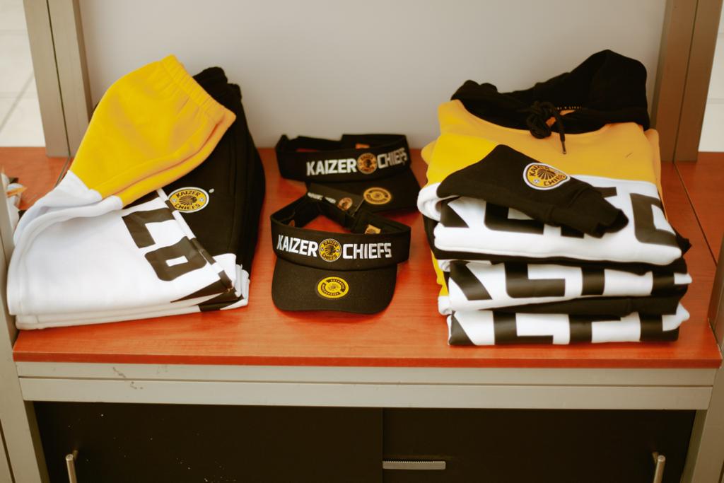 KaizerChiefs's tweet photo. Come through to Southgate Mall and visit the Urban Edition Locker Room situated on the ground floor for this exclusive merchandise ❤✌🏾  #KCUrbanEdition #Amakhosi4Life https://t.co/fDvAMQLvGZ