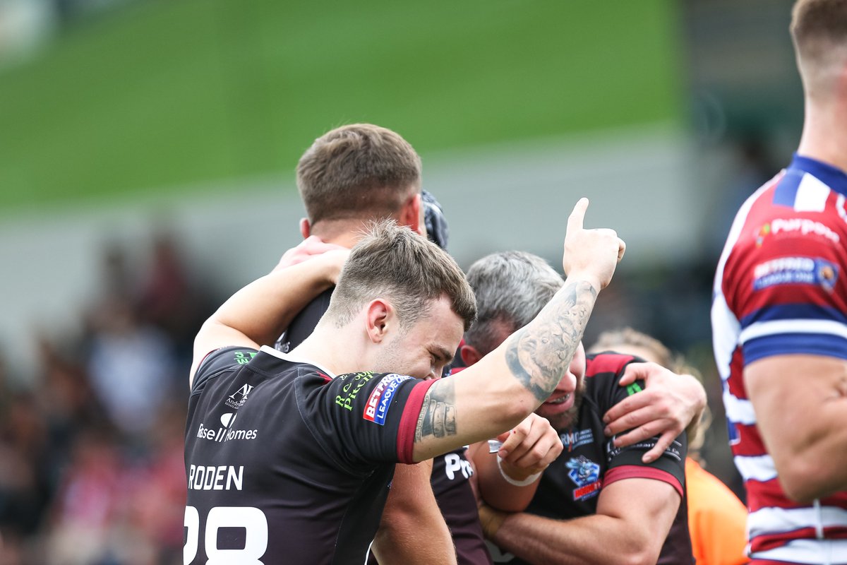 RochdaleHornets's tweet photo. #Gameday has arrived and it promises to be a belter 🧨

⚔️ Hornets travel across the Pennines to take on Richard Horne's Doncaster in this year's Preliminary Final

🤌 Gary Thornton's side are in high spirits off the back of wins over Oldham and North Wales

#ThisIsRochdale 🐝 https://t.co/DWjtBMC98c