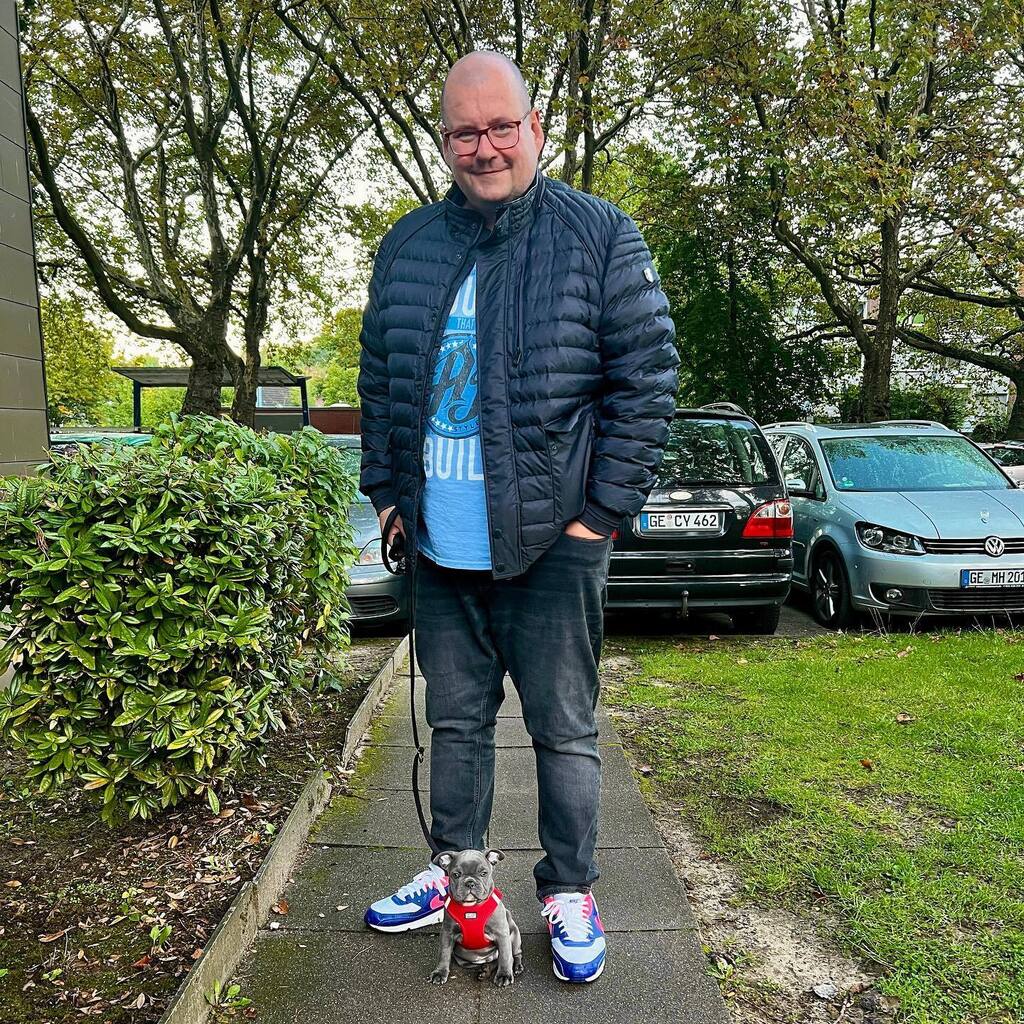 GE_US8's tweet photo. Der erste kleine Spaziergang am Morgen 🐶 #frenchbulldog #frenchie #geus8 #401ge #gelsenkirchen #hund #dogsofinstagram #family https://t.co/kQJspPPvOO https://t.co/oouKuePmd3