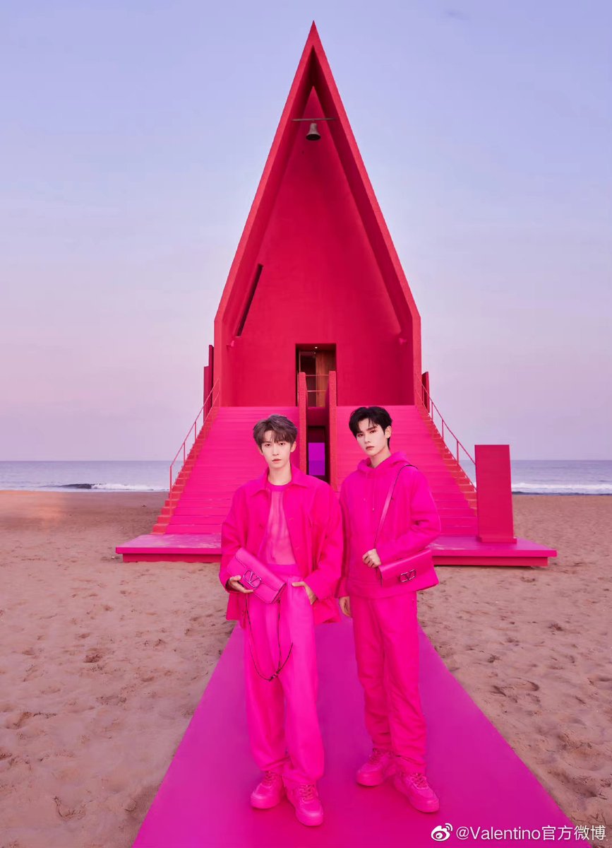 parkeunhwa3991's tweet photo. 48* ภาพน้องนายจากแอคเคานต์ Valentino เปิดตัว Valentino Pink PP จร้า
©https://t.co/dP7tkqt3aH
NNINE VALENTINO SHOW
#ValentinoPinkPPCollection
#ValentinoxNine
#Valentino
#INTO1Nine
#INTO1GaoQingchen
#INTO1
#นายท่านกรชิต
#高卿尘 https://t.co/dNFx8dGhjN