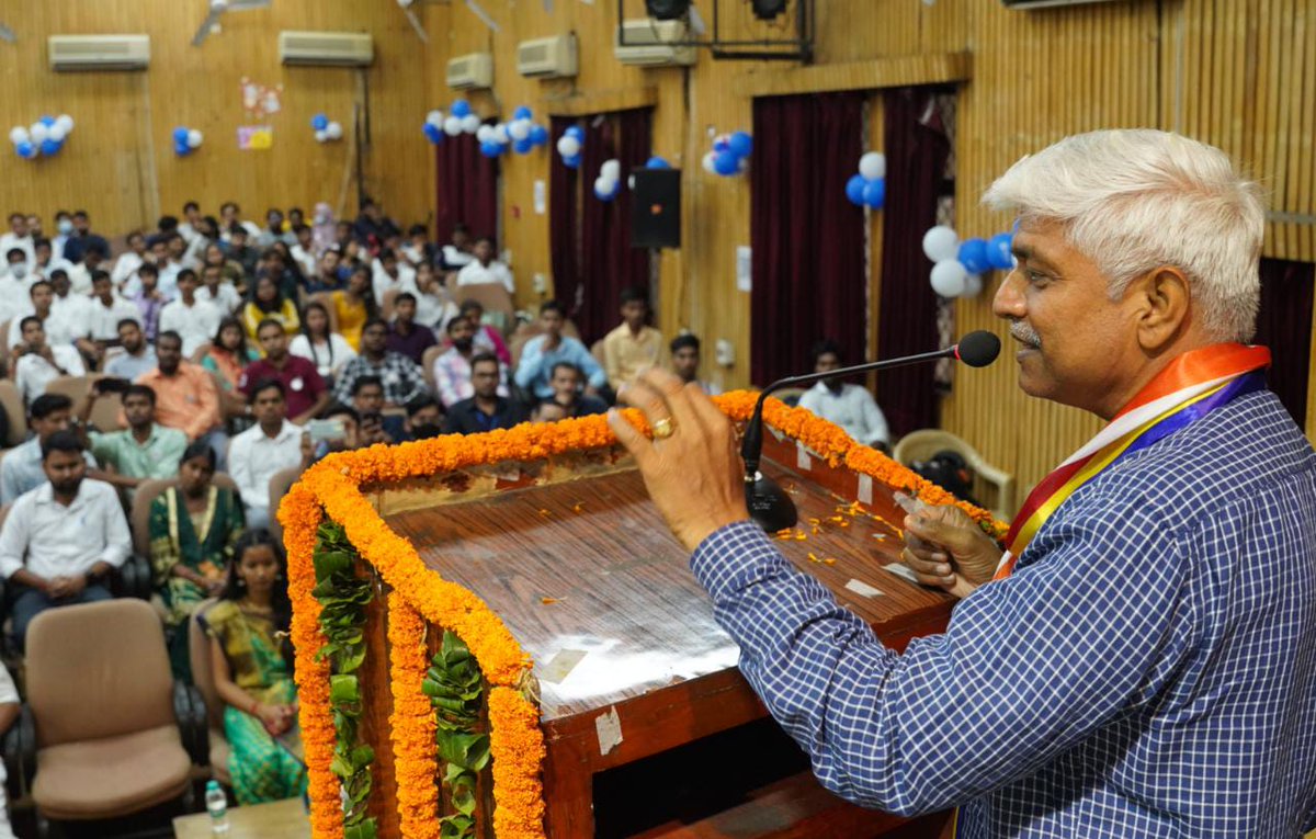 आज  "World Pharmacist Day" पर लोकनायक अस्पताल में Pharmacist Employees association द्वारा आयोजित कार्यक्रम में शामिल हुआ।

CM <a href="/ArvindKejriwal/">Arvind Kejriwal</a> जी के मार्गदर्शन में दिल्ली के हर नागरिक के लिए विश्व स्तरीय स्वास्थ्य सेवाएं केजरीवाल सरकार ने सुनिश्चित की है।

#pharmacistday2022