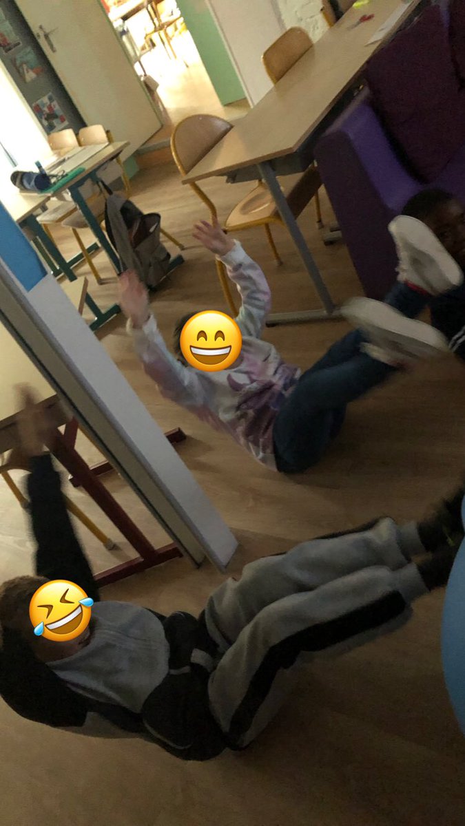 eve_boutin's tweet photo. Mais que font-ils? Vive les pauses actives en ULIS dans la joie et la bonne humeur 😁#ulisecole #ecolevictorhugo #pauseactive J’adore mon métier 😍 https://t.co/OMI5joWBdQ