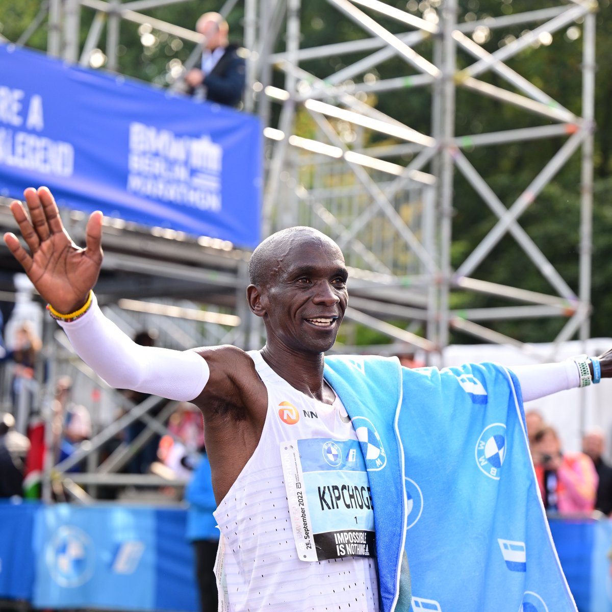 Eliud Kipchoge's <a href="/berlinmarathon/">BMW BERLIN-MARATHON</a> splits: 

5K - 00:14:14
10K - 00:28:22
HALF - 00:59:50
30K - 01:25:40
40K - 01:54:53
FULL - 02:01:09 (WR)

𝐈𝐧𝐜𝐨𝐦𝐩𝐫𝐞𝐡𝐞𝐧𝐬𝐢𝐛𝐥𝐞 🤯🌍

#LondonMarathon | #BerlinMarathon2022
