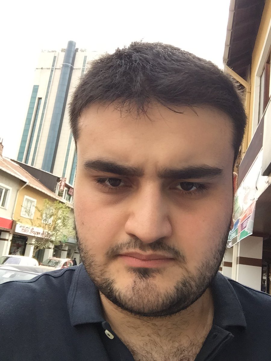 CznBurak's tweet photo. 2015 / 2022 sizce değişmiş miyim?😂❤️🥺 https://t.co/xdQmGgeWH9