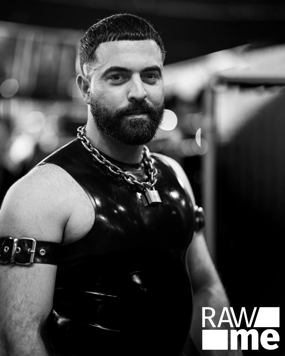 rawmeBE's tweet image. 🥩 #RAWme #rawmeat #photography #LGBTQIA+ #mypeople #malephotography #malemodel #portrait #rubberboy #rubberfetish #rubbercuddlebear #playwithme #mood #darklands #wearefetish #oink © RAWme Photography