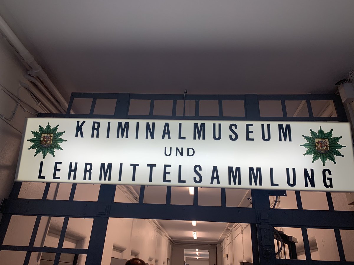 RHGSIG's tweet photo. @FelixSengespeik @TGRuediger Die alte Notrufsäule, die wir in #Bremerhaven am Eingang zum #Polizeimuseum gesehen haben, hätte durchaus eine zeitgemäße Nachfolgerin verdient. https://t.co/3clMS1HTbL