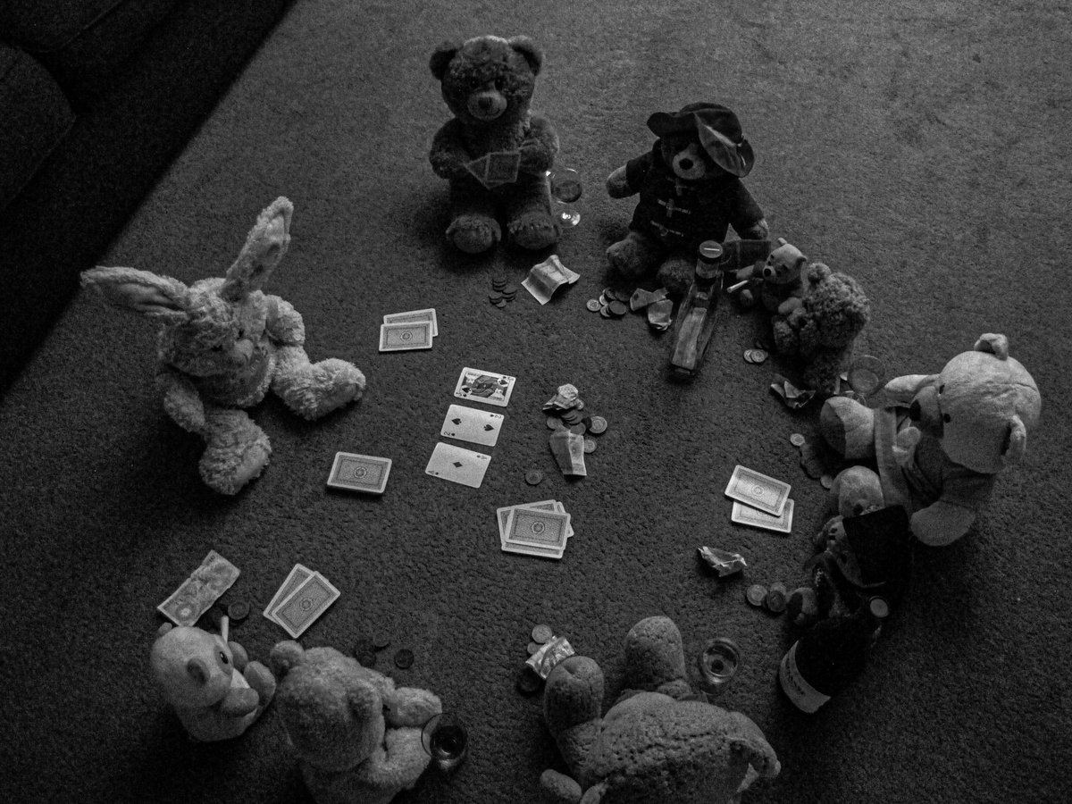 pixelsbyproxy's tweet photo. So between myself and my daughter we imagined what be seen if we came downstairs in the middle of the night.#blackandwhite #LeisureGames #Indoors #StillLife #imagianation #badbears #poker #playing #photography #artphotography #picoftheday   #photooftheday  #fantasy #fantasyart https://t.co/gImTQWPvwE