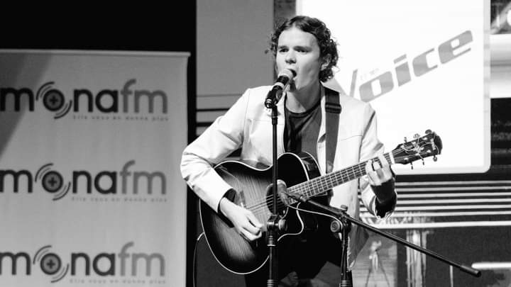AxLGrstOff's tweet photo. Eh ouiiiii c'est bien moi sur la photo 📸🤞🏻🍀 #CASTING @TheVoice_TF1 à L'@omniarestaurant à @lillefrance avec @MonaFM ce mercredi Apm.
Photo Crédit: Jeremy Simon 
#TheVoice #lille #lomniarestaurant #monafm https://t.co/YrDdUjR1Mb https://t.co/myc1Oxkt9N